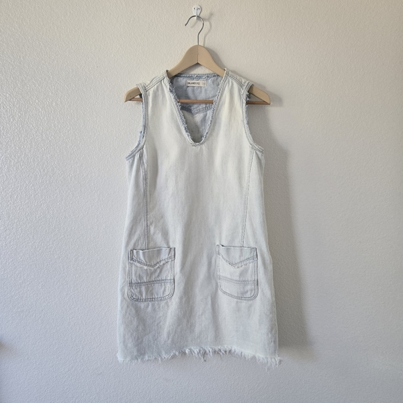 Blank NYC All About Me Light Wash Denim Frayed Shift Dress size Medium - Picture 11 of 16